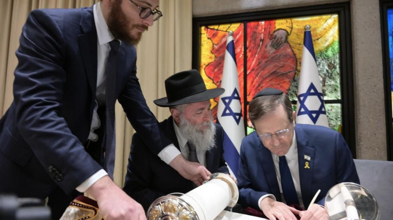 Israeli president adds final letter to wartime Torah for Ukrainian Jews initiated by Zelensky