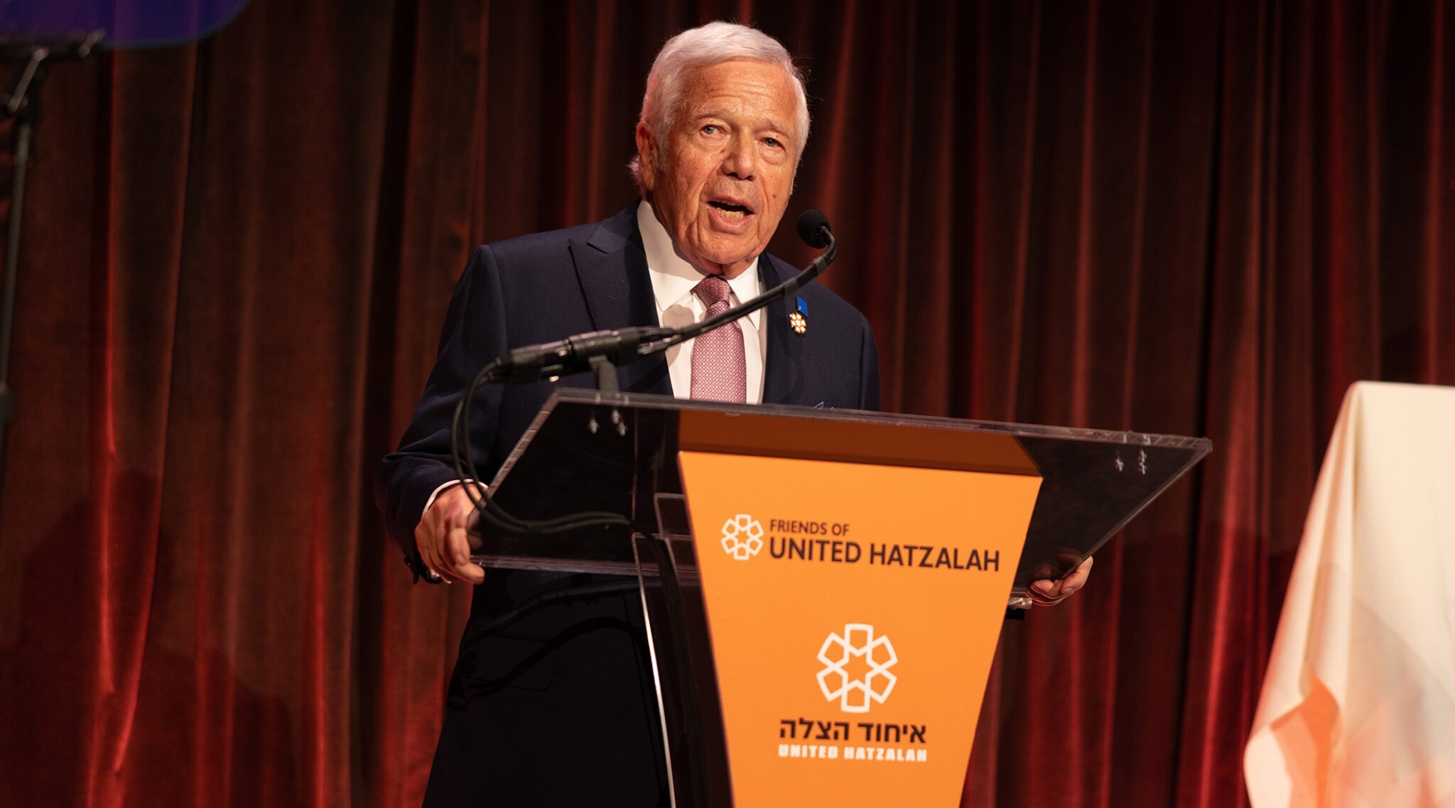 After spurning Columbia, Robert Kraft gives $1M to Yeshiva U to support transfer students