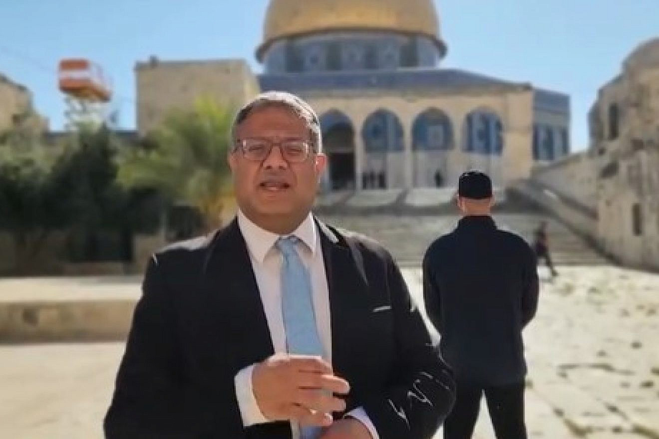 Ben-Gvir visits Temple Mount to pray for return of captives