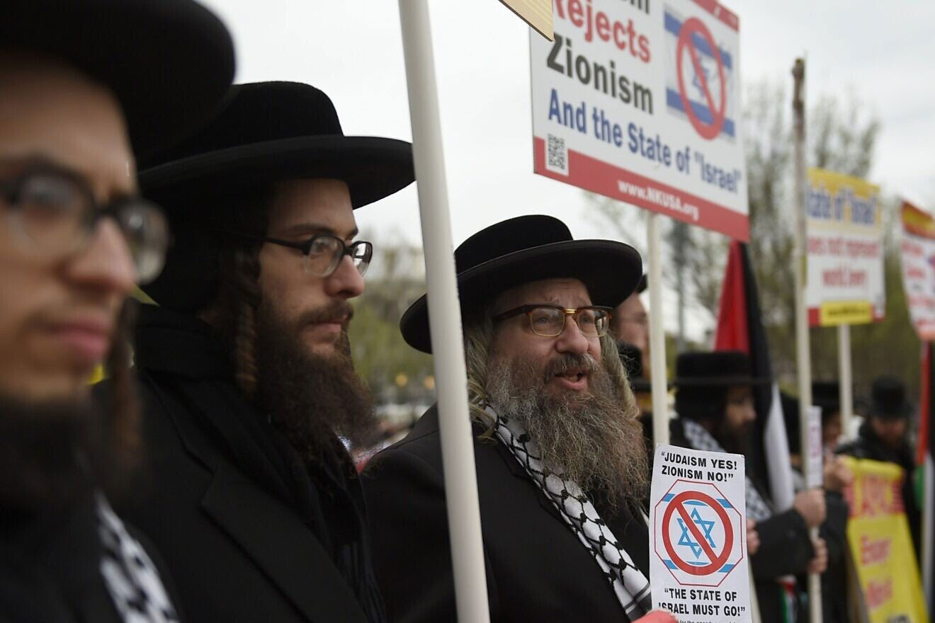 Israel bars Neturei Karta’s US spokesman from entry