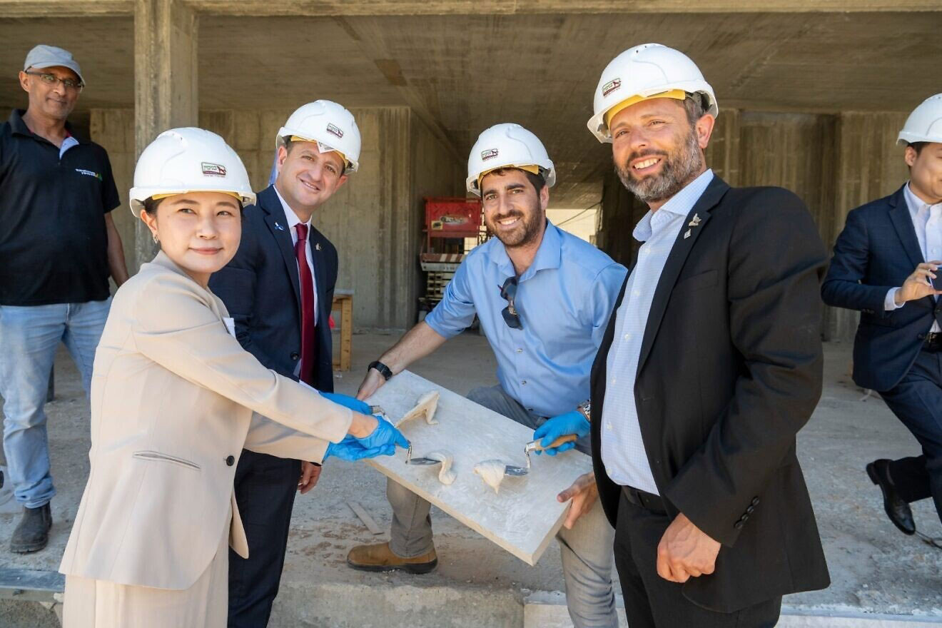 Taiwan donates to new medical center in Samaria’s Binyamin