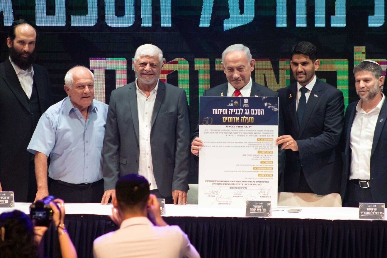 ‘No Palestinian state,’ says Netanyahu at celebratory signing of key E1 initiative