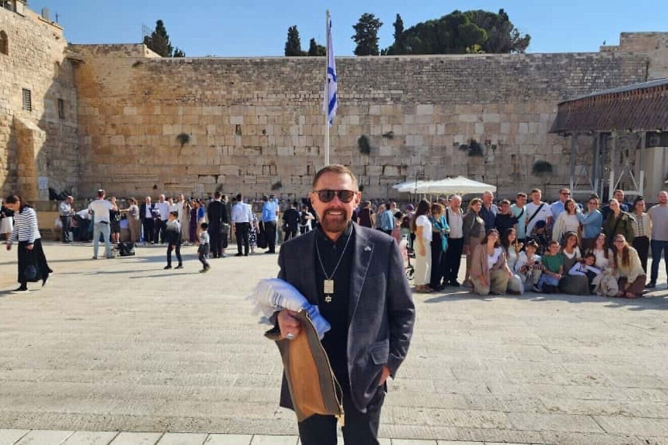 US evangelical leader calls to ‘shut down’ Owens and Carlson