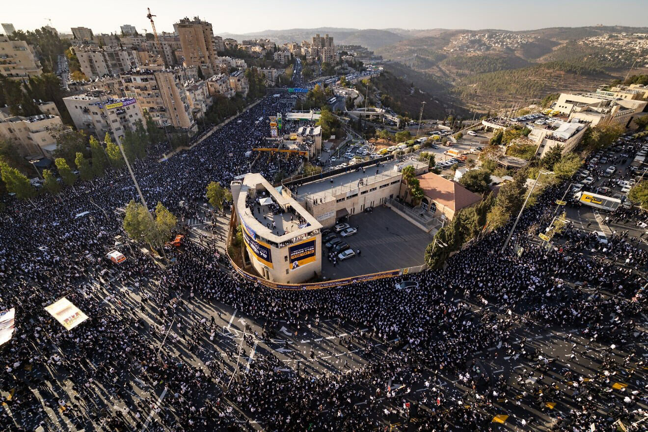 300,000 Orthodox shutter Jerusalem in mass protest against IDF enlistment