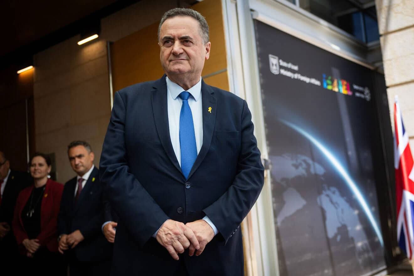 Defense minister orders Army Radio closed, cites politicized broadcasts