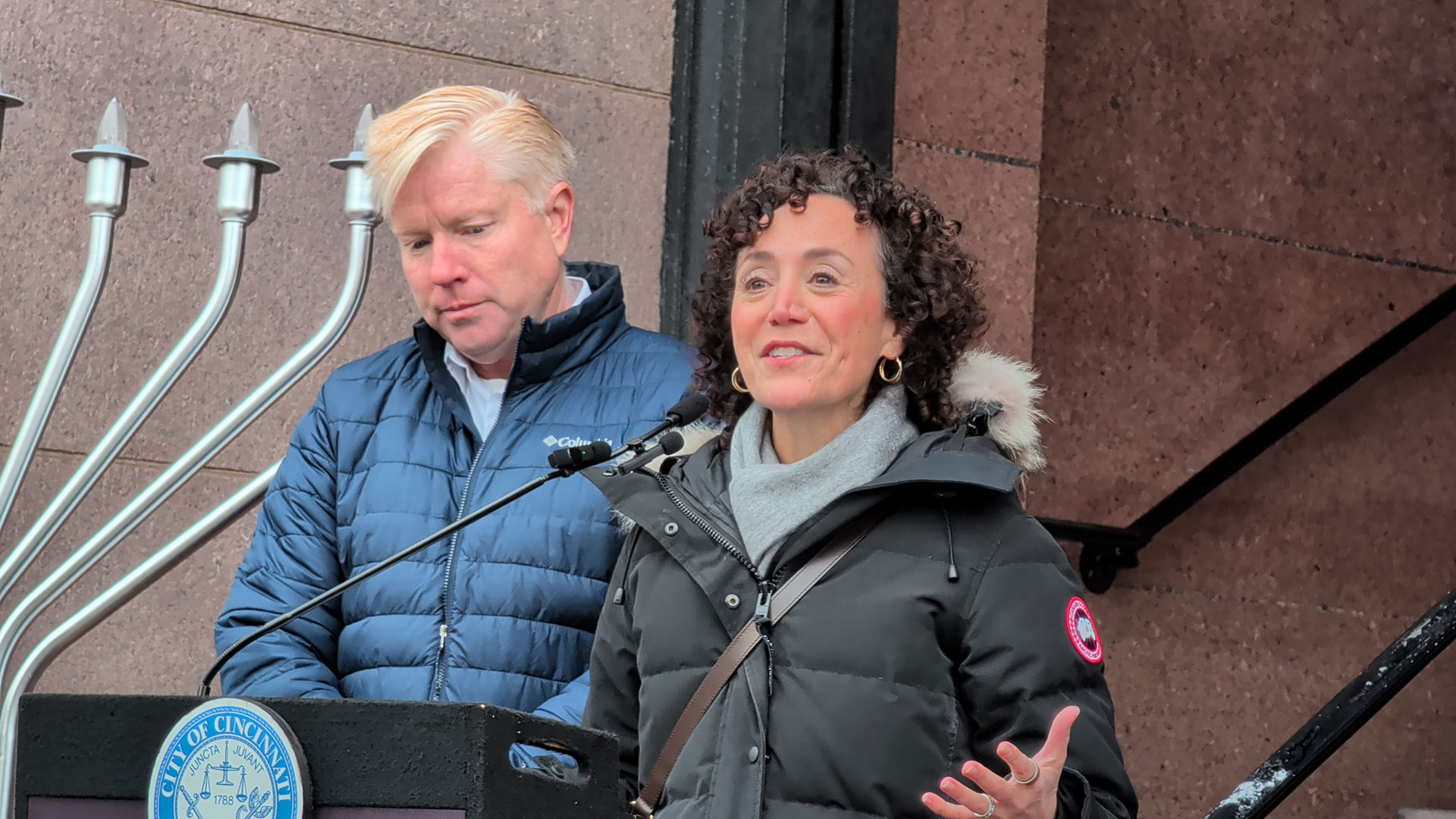 Cincinnati Jewish community gathers at city hall for Hanukkah celebration 