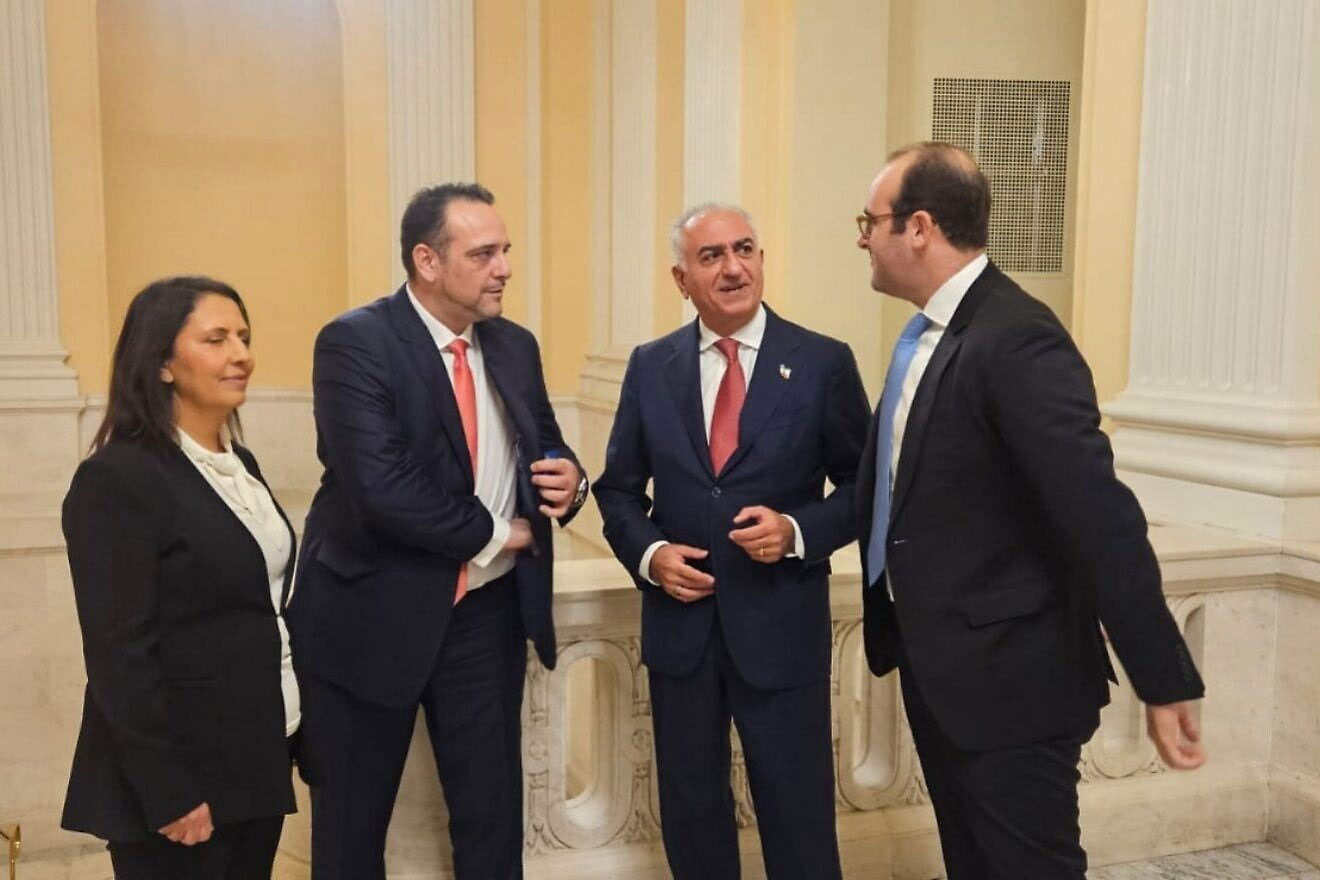 Iranian crown prince says regime is weaker than ever