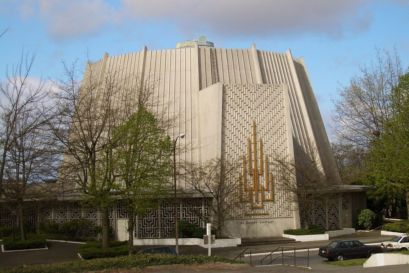Seattle man charged with hate crime over voicemail threats to synagogue