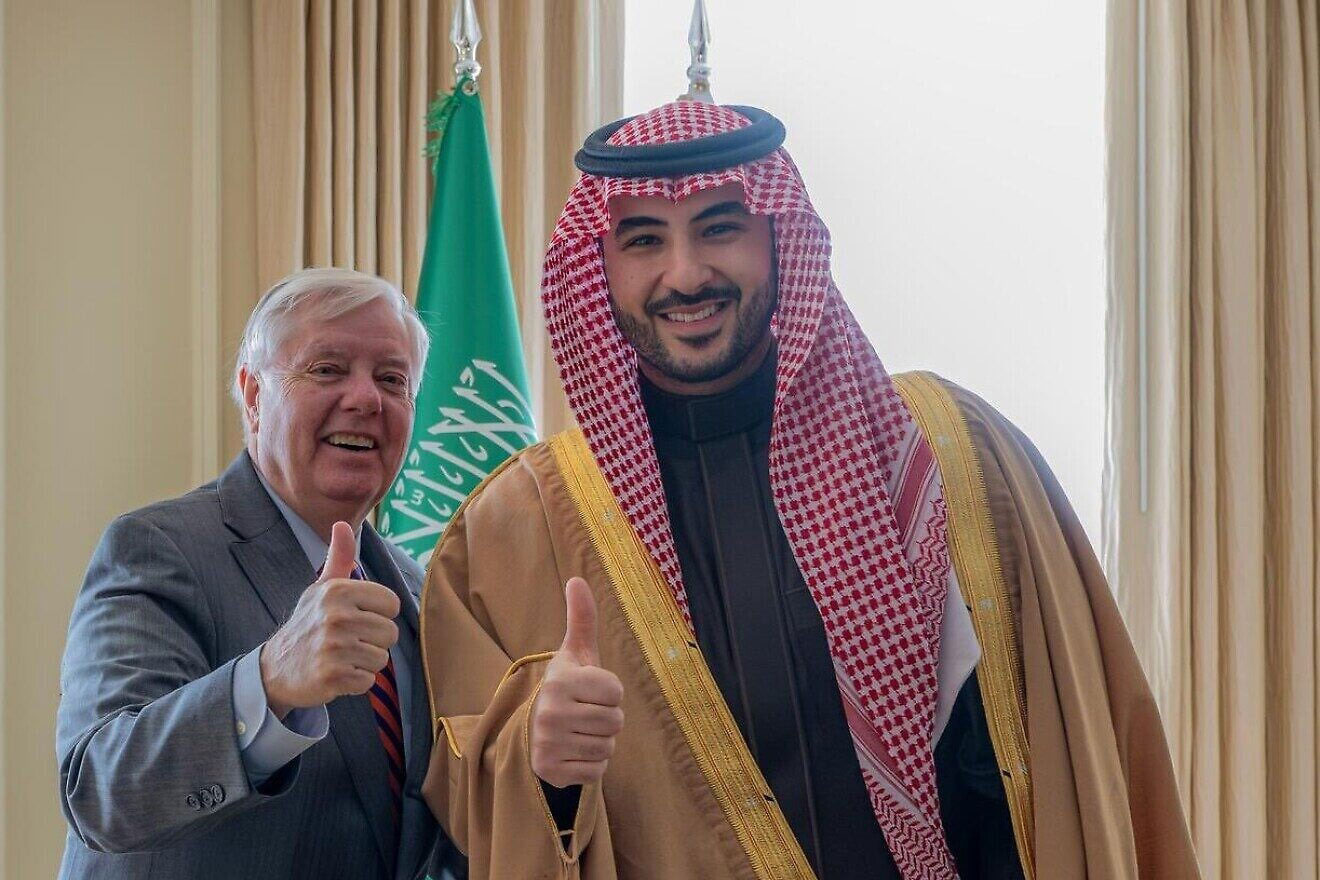 Two days after decrying Riyadh, Graham posts smiling pic with Saudi defense minister