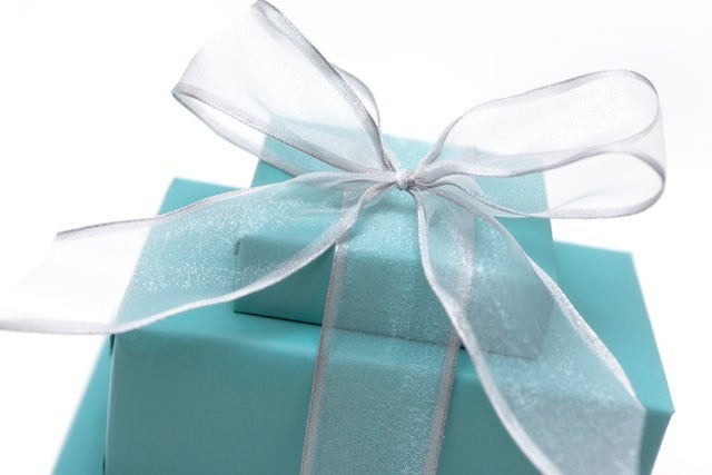 What gift do you give at a Jewish wedding?