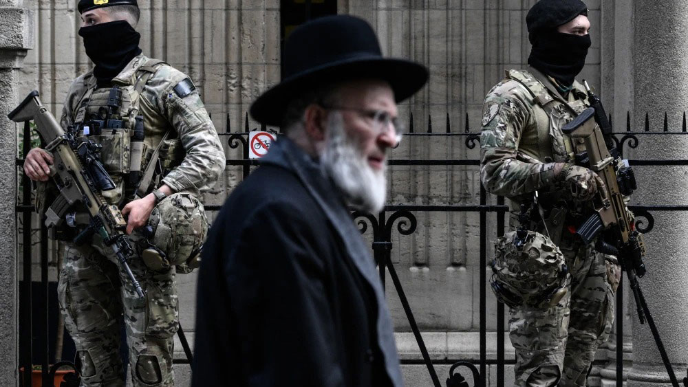 Car torched in Antwerp Jewish quarter, raising terrorism fears